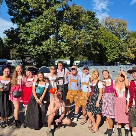 Beer Base-camp Oktoberfest With Free Welcome Beer And Traditional Dirndl-lederhosen Shop אתר קמפינג מינכן