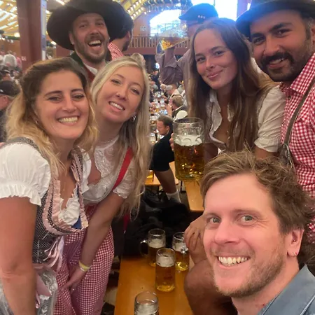 Κάμπινγκ Beer Base-camp Oktoberfest With Free Welcome Beer And Traditional Dirndl-lederhosen Shop *